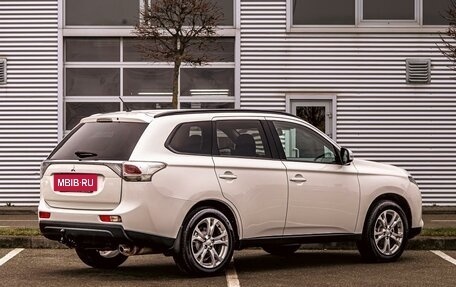 Mitsubishi Outlander III рестайлинг 3, 2014 год, 1 145 000 рублей, 6 фотография