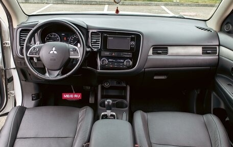 Mitsubishi Outlander III рестайлинг 3, 2014 год, 1 145 000 рублей, 15 фотография