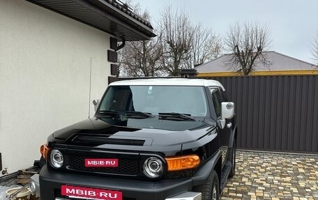 Toyota FJ Cruiser, 2022 год, 7 300 000 рублей, 2 фотография