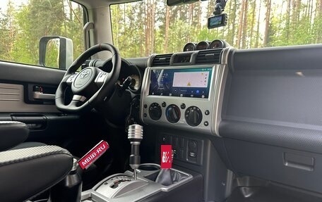 Toyota FJ Cruiser, 2022 год, 7 300 000 рублей, 6 фотография