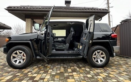 Toyota FJ Cruiser, 2022 год, 7 300 000 рублей, 17 фотография