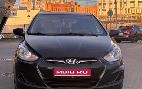 Hyundai Solaris II рестайлинг, 2011 год, 650 000 рублей, 1 фотография