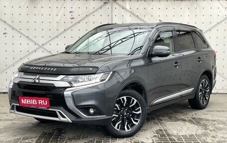 Mitsubishi Outlander III рестайлинг 3, 2021 год, 2 450 000 рублей, 1 фотография