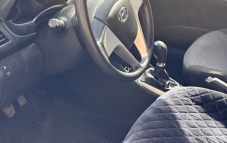 Hyundai Solaris II рестайлинг, 2011 год, 650 000 рублей, 8 фотография