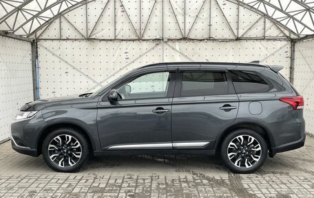 Mitsubishi Outlander III рестайлинг 3, 2021 год, 2 450 000 рублей, 10 фотография