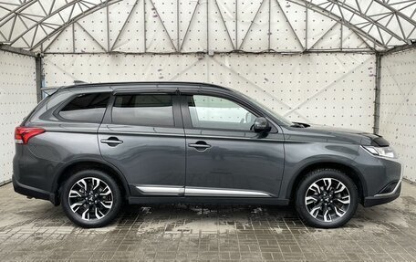 Mitsubishi Outlander III рестайлинг 3, 2021 год, 2 450 000 рублей, 9 фотография