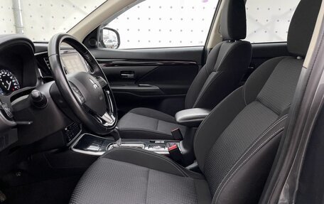 Mitsubishi Outlander III рестайлинг 3, 2021 год, 2 450 000 рублей, 11 фотография