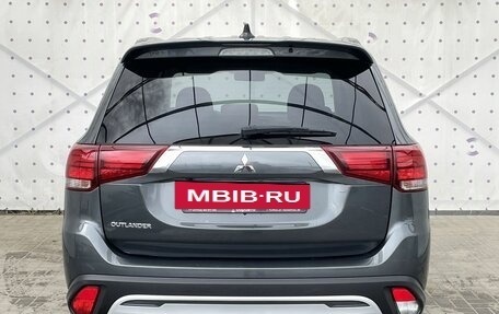 Mitsubishi Outlander III рестайлинг 3, 2021 год, 2 450 000 рублей, 6 фотография
