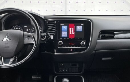 Mitsubishi Outlander III рестайлинг 3, 2021 год, 2 450 000 рублей, 16 фотография