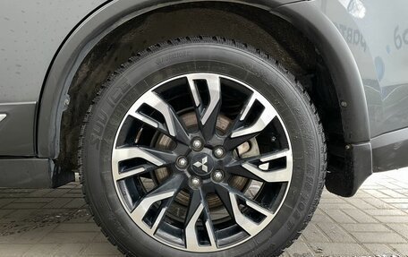 Mitsubishi Outlander III рестайлинг 3, 2021 год, 2 450 000 рублей, 20 фотография