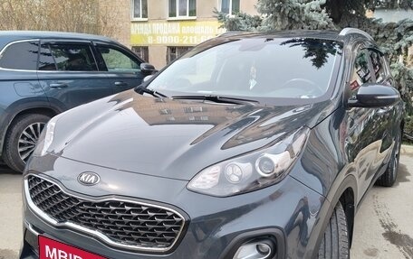 KIA Sportage IV рестайлинг, 2020 год, 2 350 000 рублей, 1 фотография