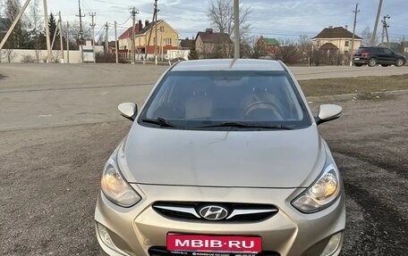 Hyundai Solaris II рестайлинг, 2011 год, 670 000 рублей, 1 фотография