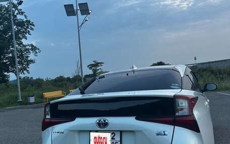 Toyota Prius IV XW50, 2019 год, 1 920 000 рублей, 4 фотография