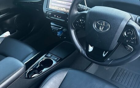 Toyota Prius IV XW50, 2019 год, 1 920 000 рублей, 3 фотография