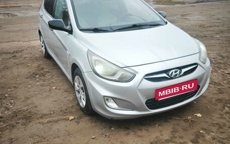 Hyundai Solaris II рестайлинг, 2011 год, 750 000 рублей, 2 фотография