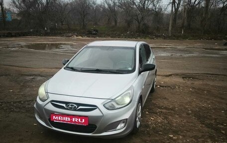 Hyundai Solaris II рестайлинг, 2011 год, 750 000 рублей, 6 фотография