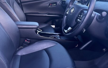 Toyota Prius IV XW50, 2019 год, 1 920 000 рублей, 5 фотография