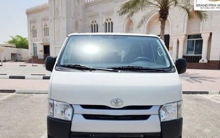 Toyota HiAce H200, 2022 год, 6 500 000 рублей, 2 фотография