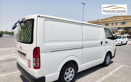 Toyota HiAce H200, 2022 год, 6 500 000 рублей, 25 фотография