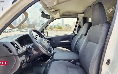 Toyota HiAce H200, 2022 год, 6 500 000 рублей, 26 фотография