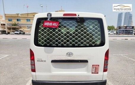 Toyota HiAce H200, 2022 год, 6 500 000 рублей, 24 фотография