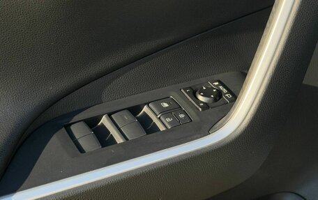 Toyota RAV4, 2021 год, 3 050 000 рублей, 6 фотография