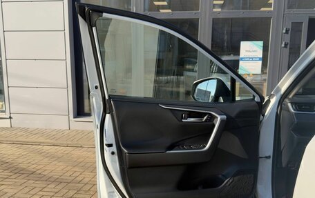 Toyota RAV4, 2021 год, 3 050 000 рублей, 5 фотография