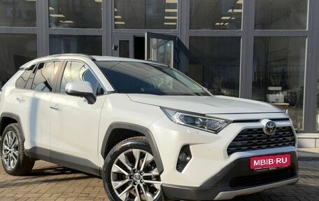 Toyota RAV4, 2021 год, 3 050 000 рублей, 3 фотография