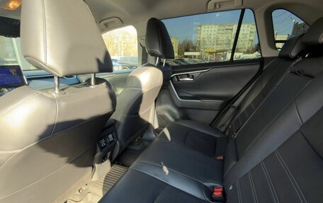 Toyota RAV4, 2021 год, 3 050 000 рублей, 16 фотография