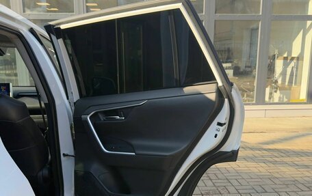 Toyota RAV4, 2021 год, 3 050 000 рублей, 21 фотография