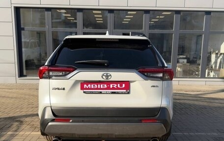 Toyota RAV4, 2021 год, 3 050 000 рублей, 28 фотография