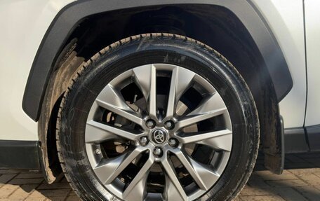 Toyota RAV4, 2021 год, 3 050 000 рублей, 33 фотография