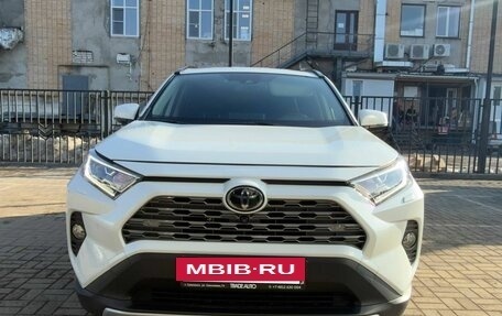 Toyota RAV4, 2021 год, 3 050 000 рублей, 32 фотография