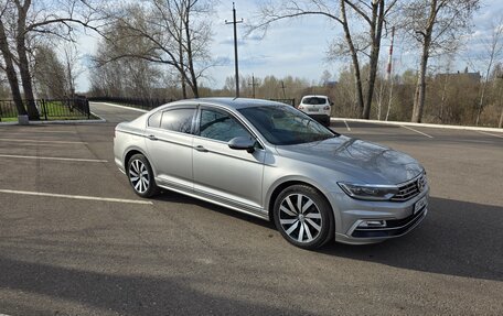 Volkswagen Passat B8 рестайлинг, 2015 год, 1 740 000 рублей, 2 фотография