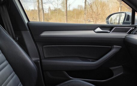 Volkswagen Passat B8 рестайлинг, 2015 год, 1 740 000 рублей, 28 фотография