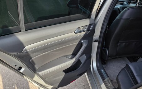 Volkswagen Passat B8 рестайлинг, 2015 год, 1 740 000 рублей, 38 фотография