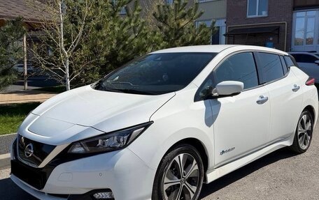 Nissan Leaf II, 2020 год, 2 370 000 рублей, 3 фотография