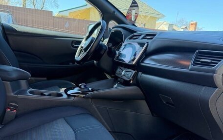 Nissan Leaf II, 2020 год, 2 370 000 рублей, 9 фотография