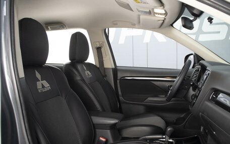 Mitsubishi Outlander III рестайлинг 3, 2019 год, 1 908 000 рублей, 7 фотография