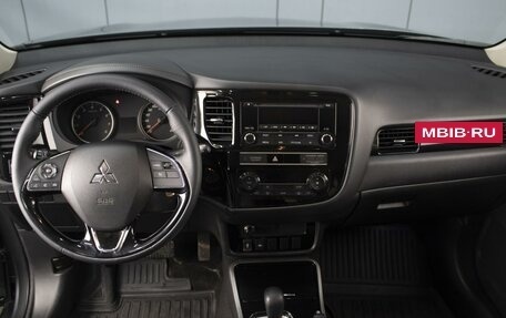 Mitsubishi Outlander III рестайлинг 3, 2019 год, 1 908 000 рублей, 5 фотография