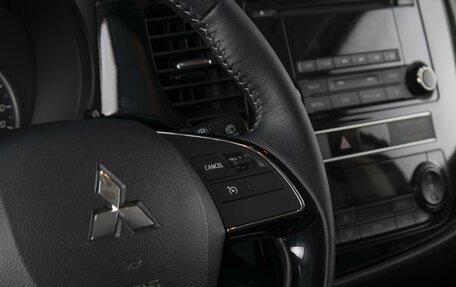 Mitsubishi Outlander III рестайлинг 3, 2019 год, 1 908 000 рублей, 13 фотография