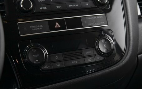 Mitsubishi Outlander III рестайлинг 3, 2019 год, 1 908 000 рублей, 18 фотография