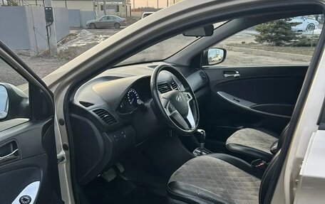 Hyundai Solaris II рестайлинг, 2011 год, 670 000 рублей, 12 фотография