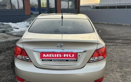 Hyundai Solaris II рестайлинг, 2011 год, 670 000 рублей, 4 фотография