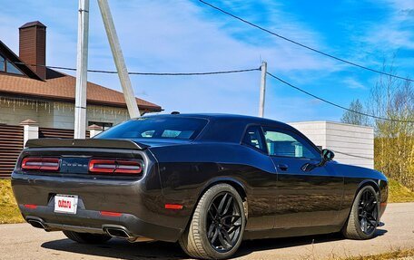 Dodge Challenger III рестайлинг 2, 2019 год, 4 400 000 рублей, 5 фотография