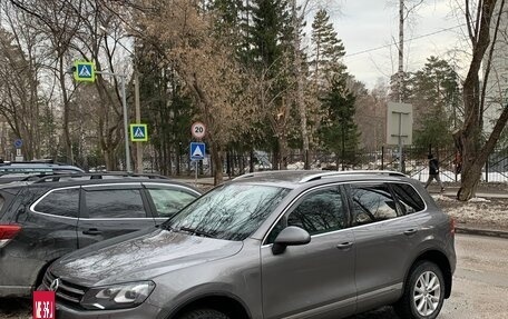 Volkswagen Touareg III, 2012 год, 1 800 000 рублей, 2 фотография