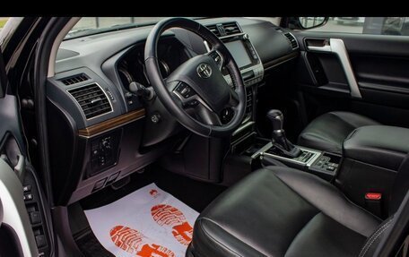 Toyota Land Cruiser Prado 150 рестайлинг 2, 2019 год, 5 999 000 рублей, 8 фотография