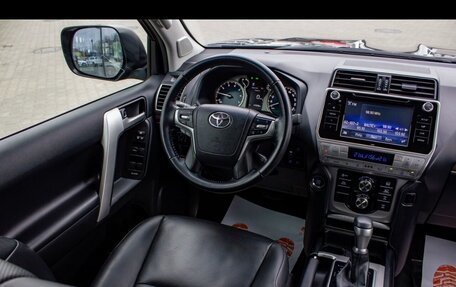 Toyota Land Cruiser Prado 150 рестайлинг 2, 2019 год, 5 999 000 рублей, 10 фотография