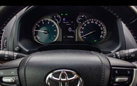 Toyota Land Cruiser Prado 150 рестайлинг 2, 2019 год, 5 999 000 рублей, 12 фотография