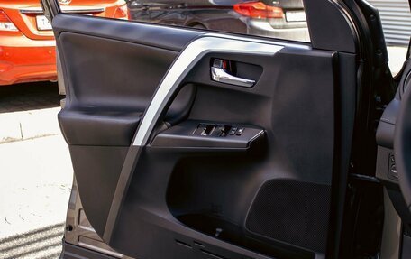 Toyota RAV4, 2019 год, 2 395 000 рублей, 12 фотография